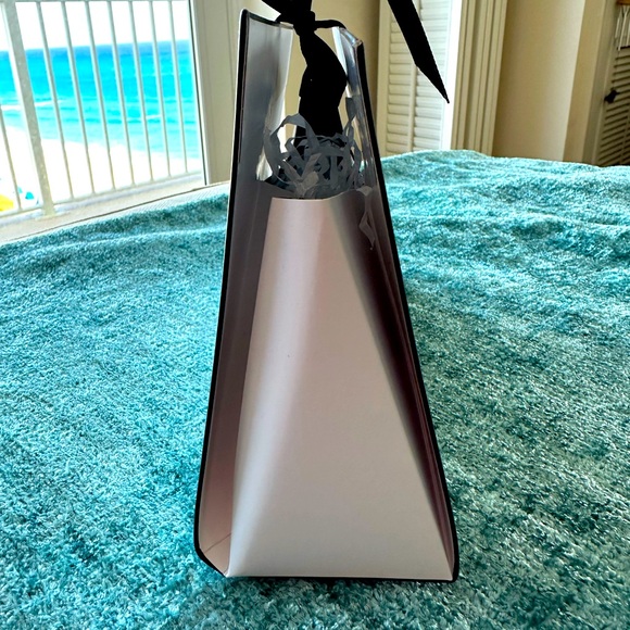 UNISEX NWOT CHANEL WHITE GIFT BAG WITH BLACK CHANEL LIKE SUEDE POUCH AUTHENTIC - Picture 5 of 7